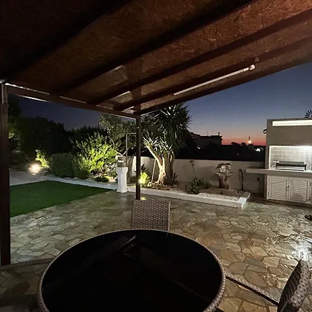 Premium 2025 Housing With Bbq Paralimni